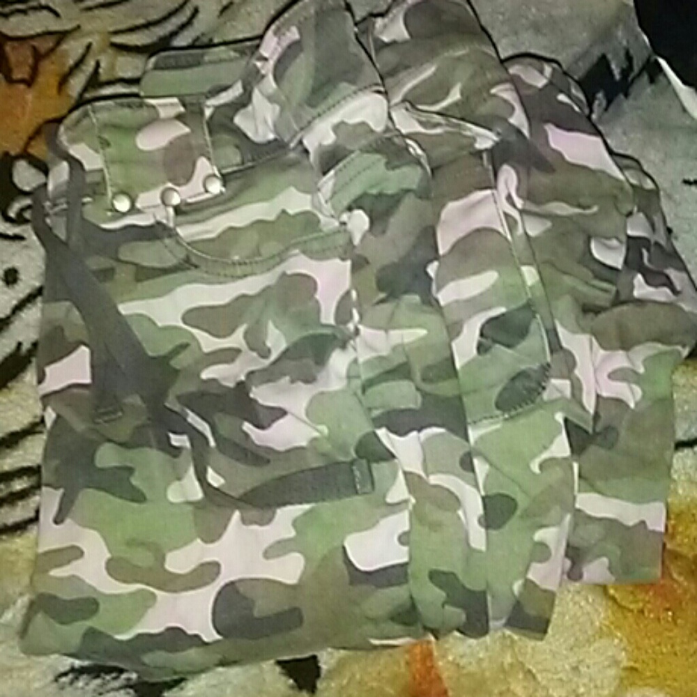 Women's wrinkle jeans....